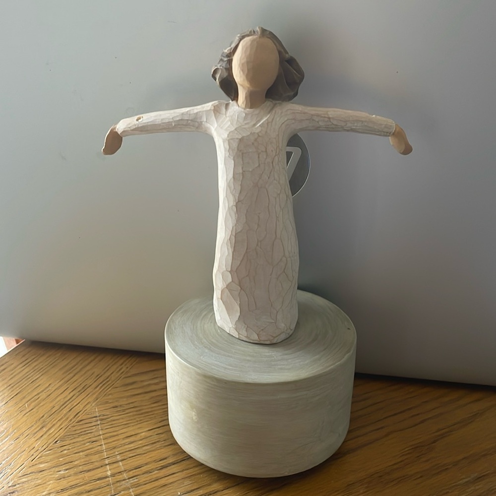 Willow Tree Happiness Musical Wind Up Figurine